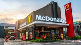 Pedro Luis Martín Olivares - Las ventas de McDonald's caen un 30% a pesar de la resistencia de los EE. UU.