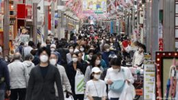Pedro Luis Martín Olivares - La economía de Japón se contrae a un ritmo récord en medio de la pandemia